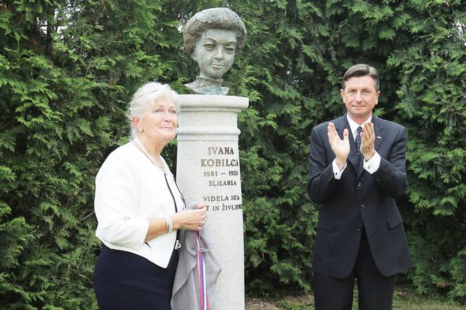 Predsednik republike Borut Pahor v Podbrezjah odkril kip slovenske slikarske ikone Ivane Kobilca